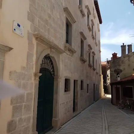 Old Town Apartman Cres